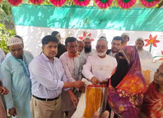 রাজামিয়া সমাজ কল্যাণ ট্রাস্টের উদ্যোগে ইফতার সামগ্রী বিতরণ খালেকুজ্জামান বাবলু